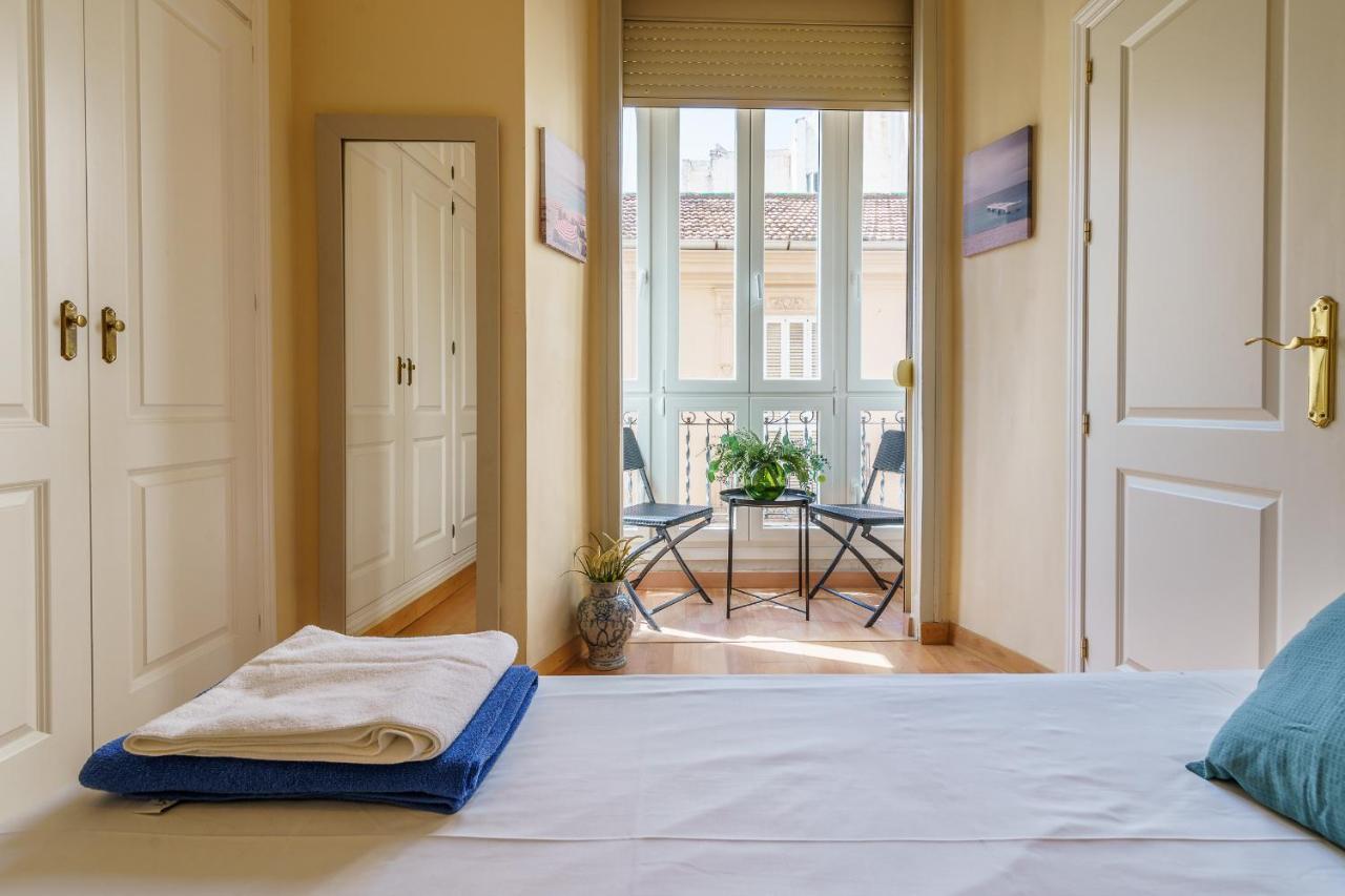 Bright Two-Bedroom Apartment In The Historic Center Málaga Eksteriør bilde