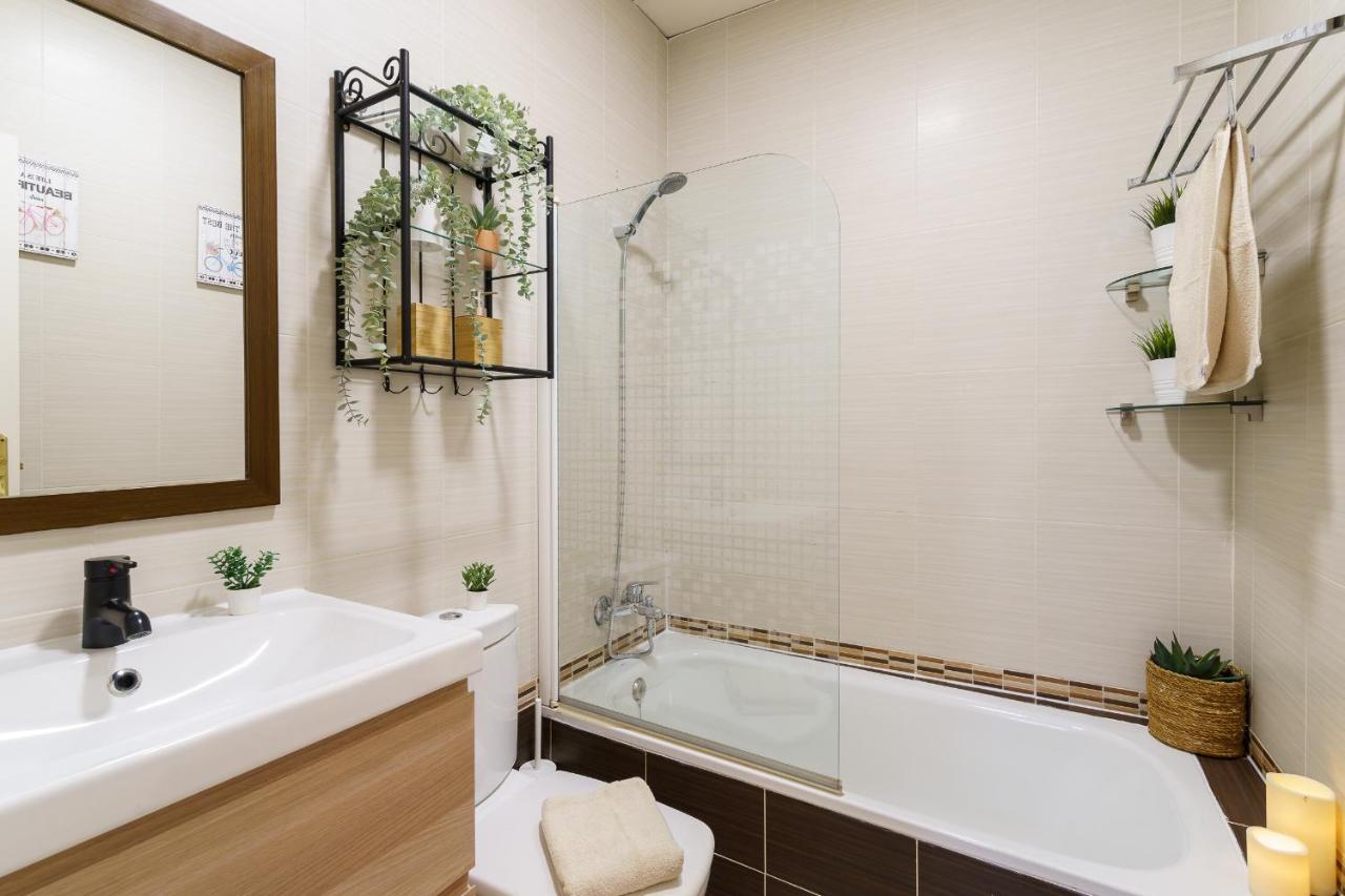 Bright Two-Bedroom Apartment In The Historic Center Málaga Eksteriør bilde